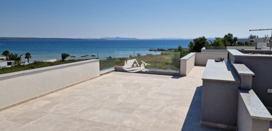 Luxusní vila s bazénem a výhledem na moře